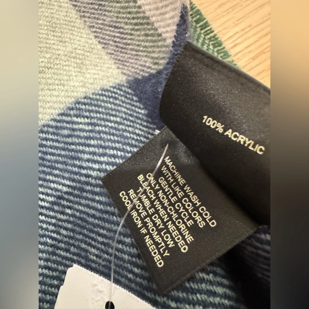 NWT Men’s Scarf Color Black Green Blue‎